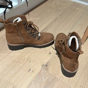 American eagle boots hardly worn